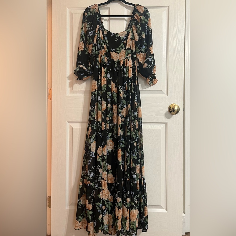 Eesome Black Floral Maxi Dress